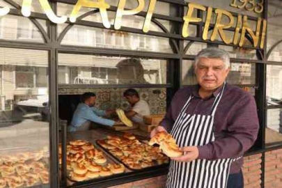 90 yıllık gelenek...Çocuklar için iftariyelik tabanca ve kılıç poğaça