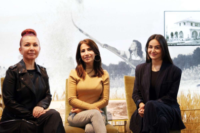 Türk halk müziği sanatçılarından 'Yaşasın Cumhuriyet Sergisi'ne ziyaret