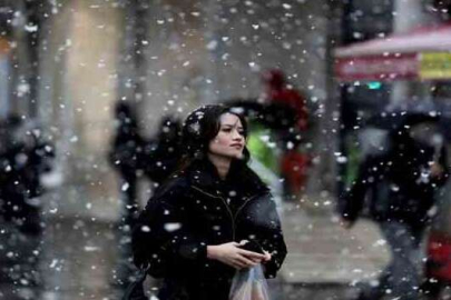 Bursa'da şehir merkezinde kar sevinci