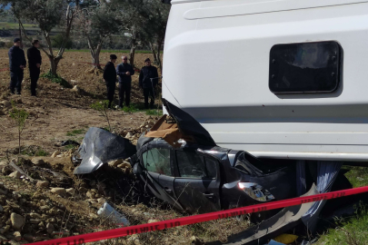 Alman turistleri taşıyan midibüs otomobili ezdi: 1 ölü 24 yaralı