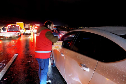 Kızılay mahsur kalan vatandaşların yanında