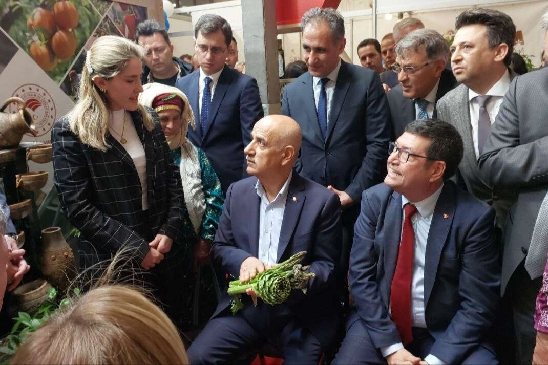 Bakan Kirişci Milas'taki tarım fuarına katıldı