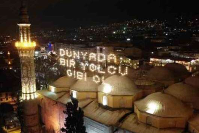 Ulu Cami'nin Ramazan mahyası değiştirildi