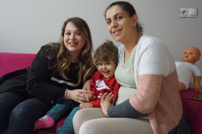 Genç buruk bayram sevinci yaşayan depremzedelere destek oluyor