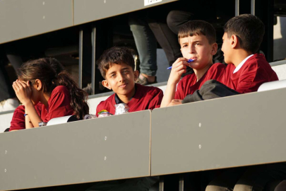 Depremzede çocuklar, Ümraniyespor - Beşiktaş maçında ağırlandı