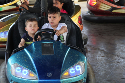 Hatay’da lunapark çocukların yüzlerini güldürdü