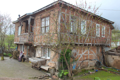 Yıllara meydan okuyan köy evleri
