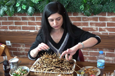 52 kiloluk kadın yeme rekoru kırdı