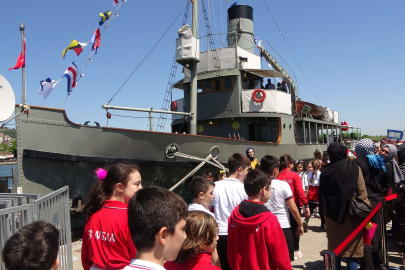 Nusret Mayın Gemisine Kocaeli'de yoğun ilgi