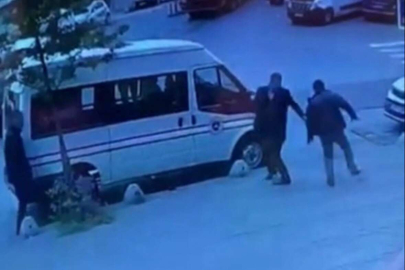 Hakimin omzuna tutunan adamı vurduğu anlar kamerada