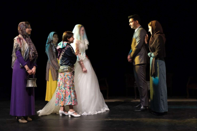 AVP Sahnesi’nde  “Türkmen Düğünü” mezuniyeti