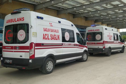 Fabrikada büyükbaş hayvan keserken bıçak ayağına saplandı