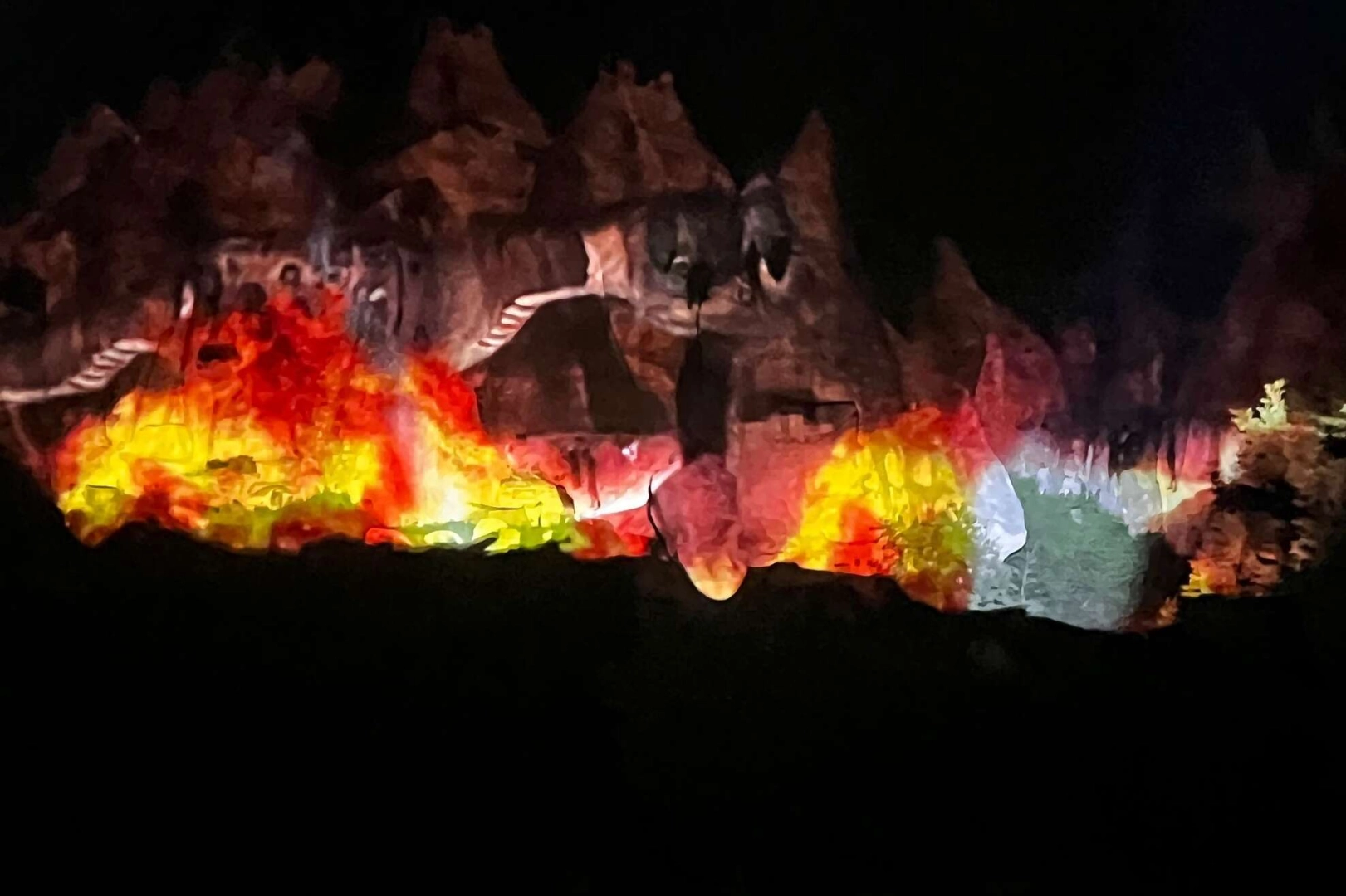 Kapadokya'da tarih peribacalarına yansıtıldı