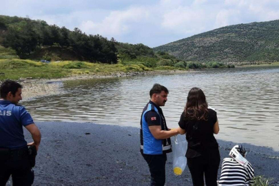 Barajdaki su yüzeyinin siyah renge bürünmesi vatandaşları tedirgin etti