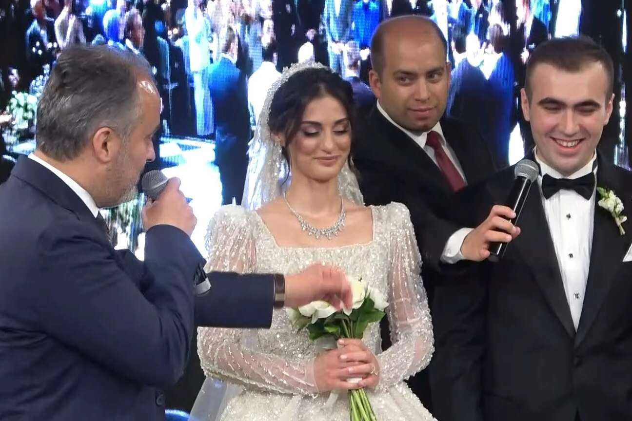 Bursa'da genç çiftin düğünü siyasileri biraraya getirdi
