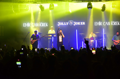 Bursa'da Emir Can İğrek'in şarkısında Teksas tezahuratı