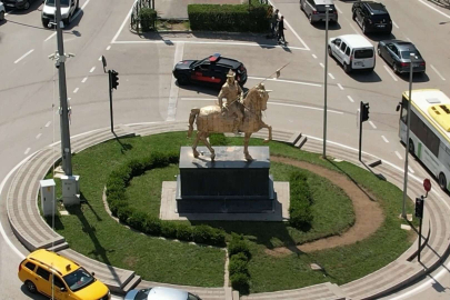 15 yıl önce yapıldı!‘'Osmangazi Heykeli'’nin yeni rengi