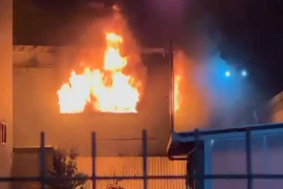 Bursa'da fabrikada yangın!Yangına 30 itfaiye, 100'den fazla itfaiyeci ...