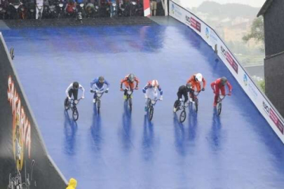 2023 BMX Supercross Dünya Kupası'nın ilk yarışları başladı