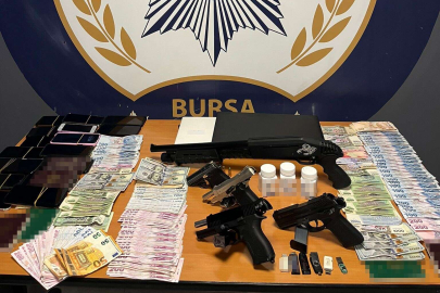 Fuhuşa sürükledikleri genç kızları katalog ile pazarladılar