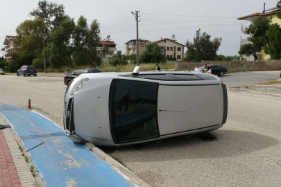 Kaldırıma çarpıp devrildi