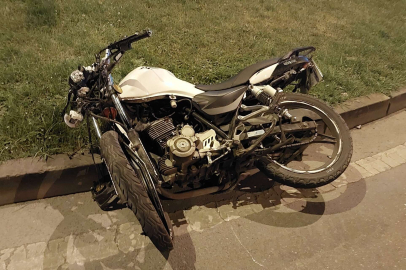 Motosikletle minibüs çarpıştı: 2 yaralı