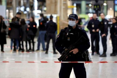 Fransa'da bıçaklı saldırı! 6'sı çocuk 7 kişi yaralandı