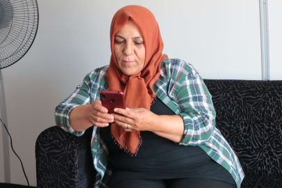 Depremde kaybolan yeğenini arıyor