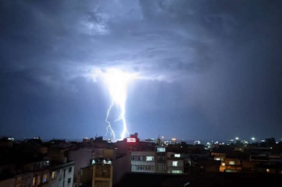 İstanbul’da şimşek ve gök gürültüsü etkili oldu