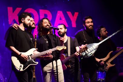 Koray Avcı Bursalıları sahnesiyle eğlenceye doyurdu