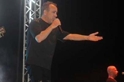 Haluk Levent, Mersin'de festivalde sahne aldı