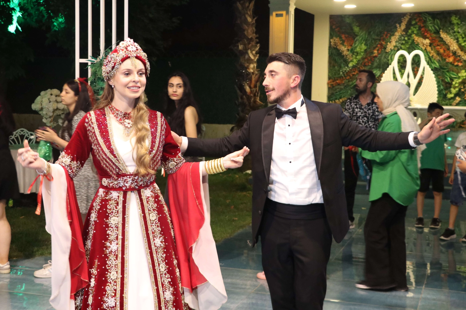 Polonyalı geline Amasyalılardan Türk usulü düğün