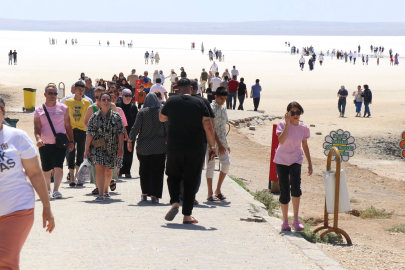 Tuz Gölü'nde yürüme turizmi sahilleri aratmıyor
