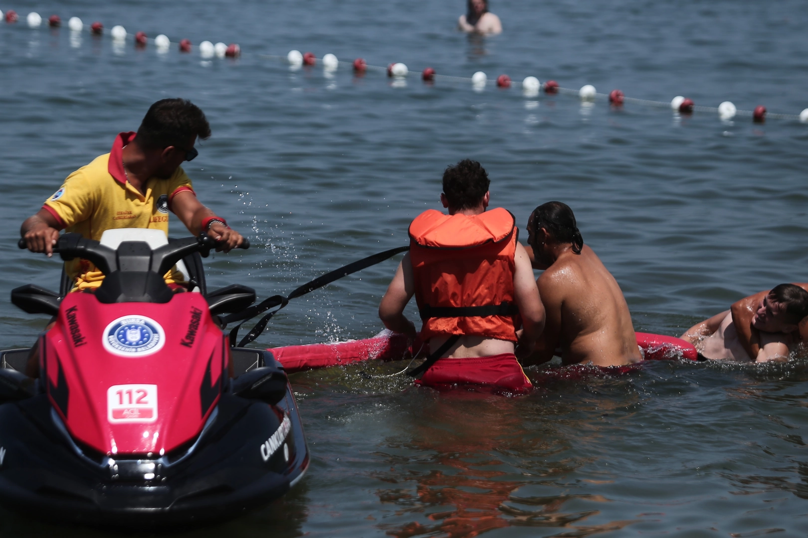 Mavi bayraklı plajda jet skili tatbikat