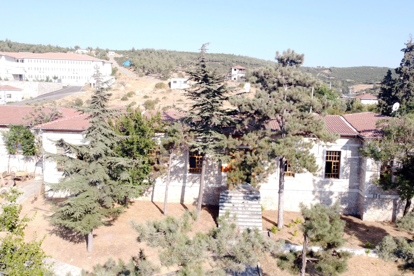 Tarihi taş mektep canlanıyor