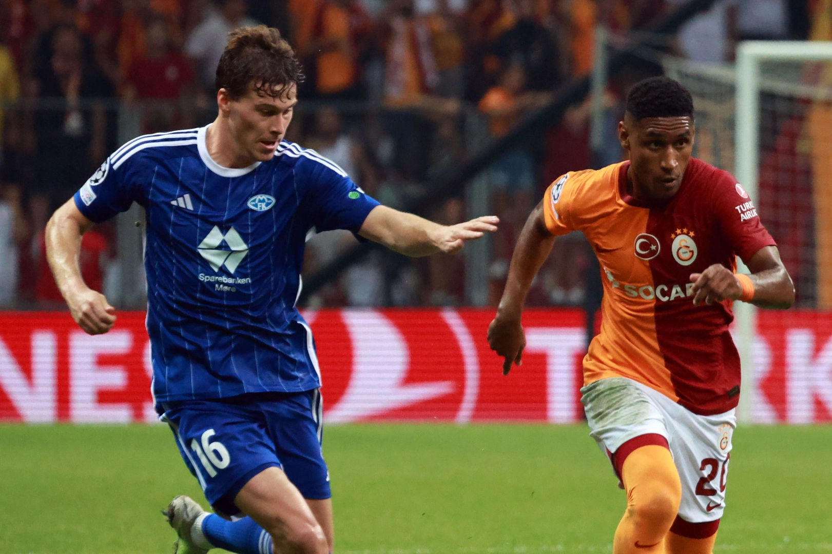 UEFA Şampiyonlar Ligi: Galatasaray: 1 - Molde: 0 (İlk yarı)