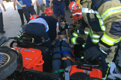 Kaza yapan elektrikli bisiklet yan yattı