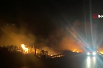 Metal yüklü tırın dorsesi alevlere teslim oldu