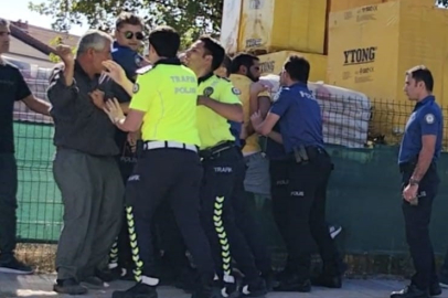 Kaza sonrası ortalığı karıştıran olay! Eşine çarpan sürücüyü oğullarıyla birlikte darbetti