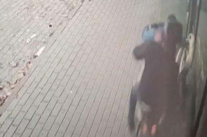 Elektrikli bisikletle geldiler, tel çalıp kaçtılar