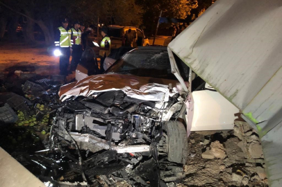 Otomobil bahçeye uçtu: 4 yaralı