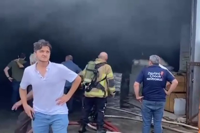 Malzemede deposunda korkutan yangın! Kullanılamaz hale geldi...