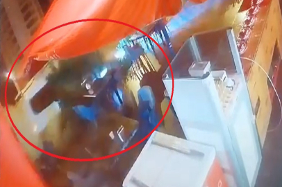 Minibüs pastaneye girdi!