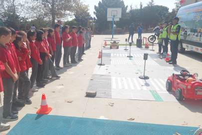 Jandarma okullarda trafik eğitimi veriyor