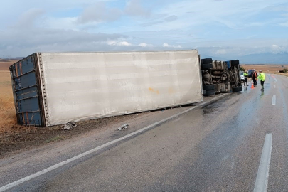 Bursa’dan yola çıkıp Rusya’ya mobilya taşıyan tır kaza yaptı
