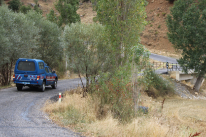 Teröristler ensesinden silahla ateş etmişler