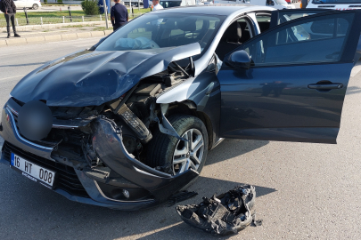 Kavşakta kaza: 3 yaralı