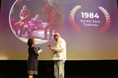 Kent Tiyatrosu'na yılın oyunu ödülü