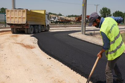 O cadde ve sokaklar yenilenmeye devam ediyor