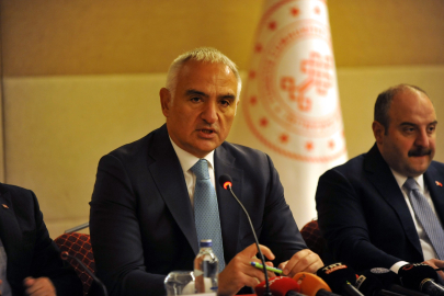 Kültür ve Turizm Bakanı Ersoy, turizm sektörü temsilcileriyle bir araya geldi